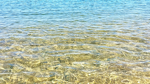 透き通った海